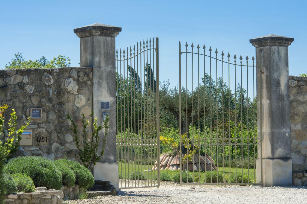 Les Carmes And Spa Le Thor Εξωτερικό φωτογραφία