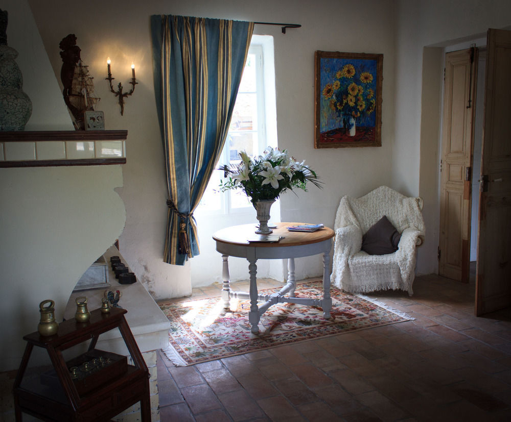 Les Carmes And Spa Le Thor Εξωτερικό φωτογραφία